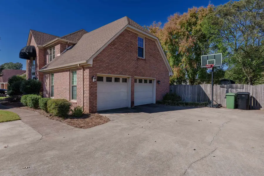 2207 Jennifer Ave, Muscle Shoals, AL 35661 - #3