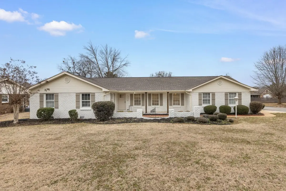 1809 Virginia Ave, Muscle Shoals, AL 35661 - #1