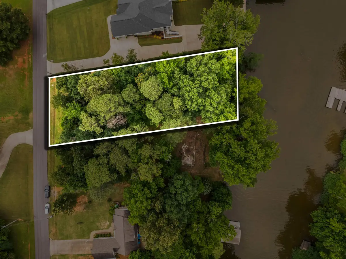 226 Reynolds Dr, Rogersville, AL 35652 - #1