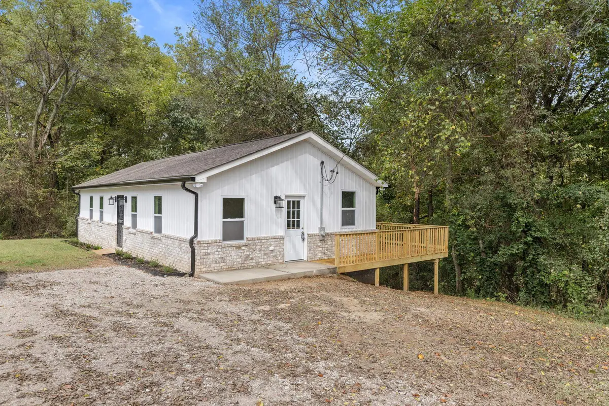 295 Spring Dr, Muscle Shoals, AL 35661 - #1