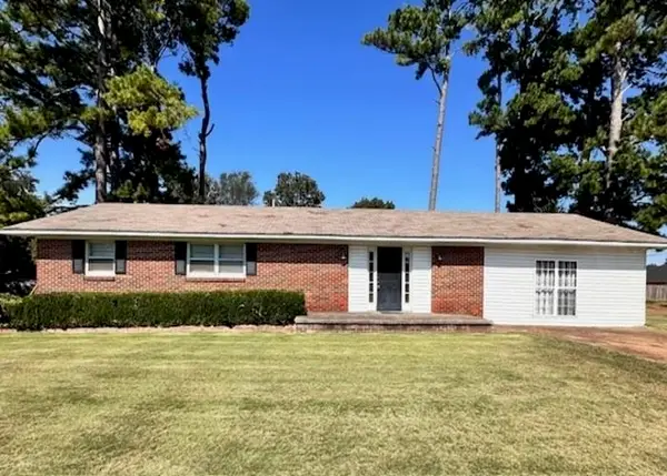 911 Davison Ave, Muscle Shoals, AL 35661