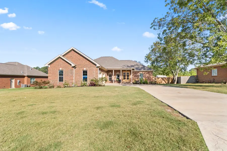 235 Oldenburg Dr, Killen, AL 35645 - Image #2