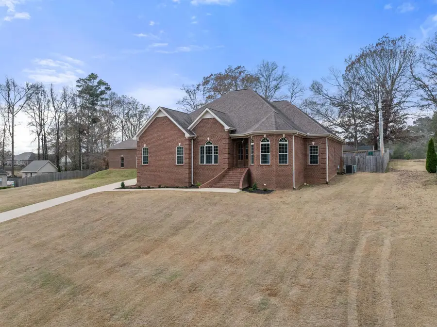 254 Plantation Cir, Killen, AL 35645 - Image #2