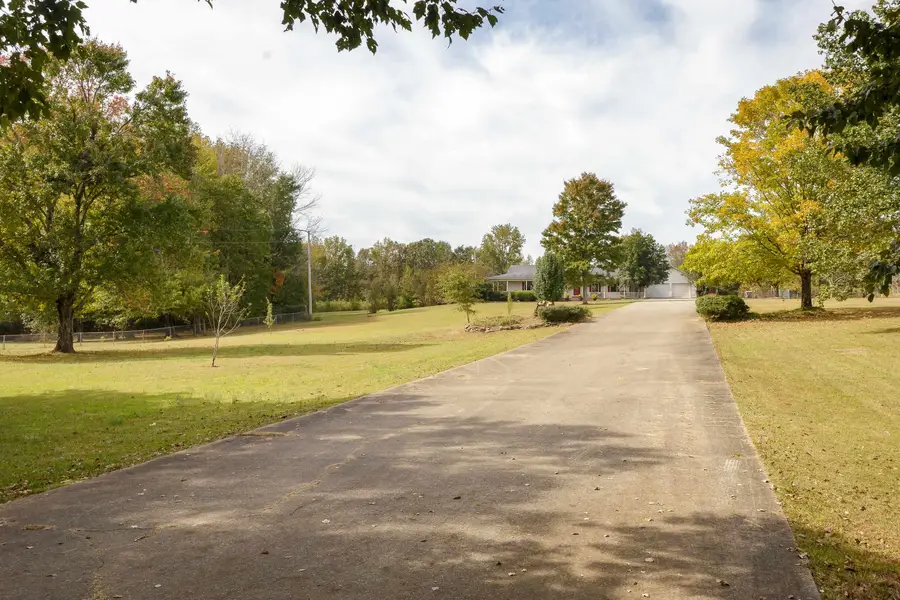 124 Phillips Dr, Killen, AL 35645 - Image #2