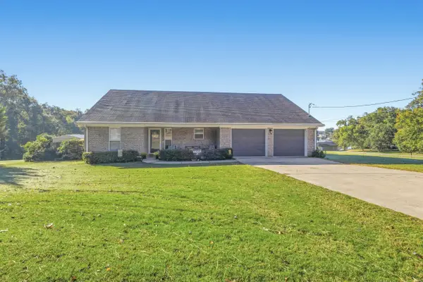 220 Riverhaven Dr, Muscle Shoals, AL 35661