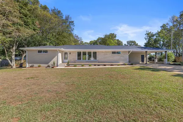 2019 Oak Dr, Muscle Shoals, AL 35661