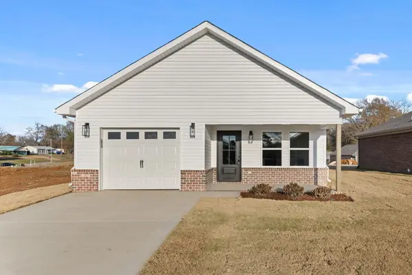 27 S Fulton St, Florence, AL 35630