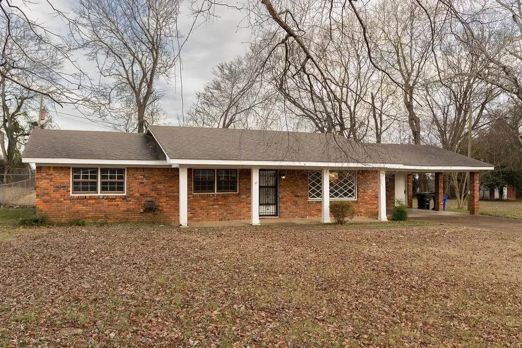 409 E Lakeside Dr, Florence, AL 35630 - Image #1