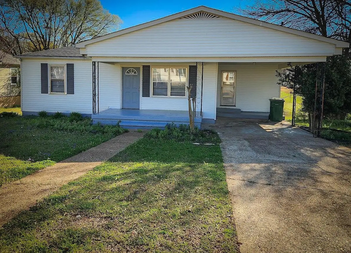 264 Lewis St, Muscle Shoals, AL 35661 - #1