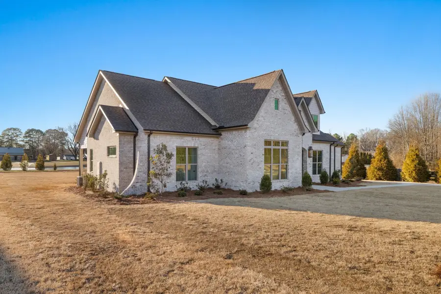 106 Randal Ln, Florence, AL 35633 - #3