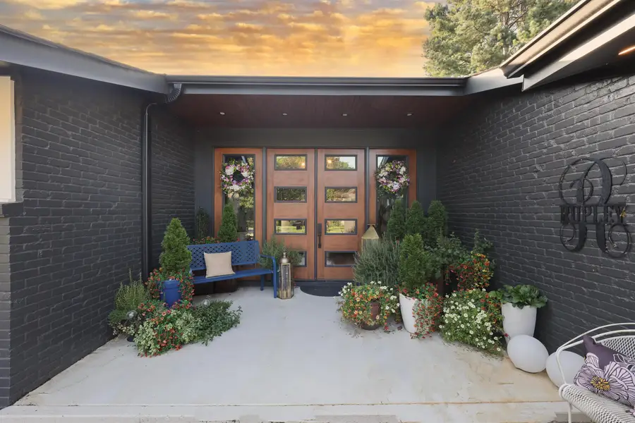 427 Riverview Cr, Florence, AL 35630 - Image #2