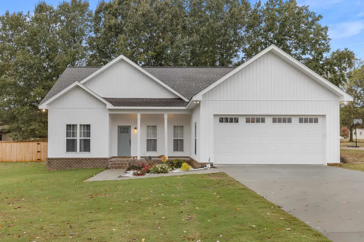 172 Smith Ln, Killen, AL 35645 - Image #1