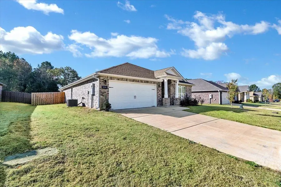 3131 Chestnut Dr, Decatur, AL 35603 - Image #2