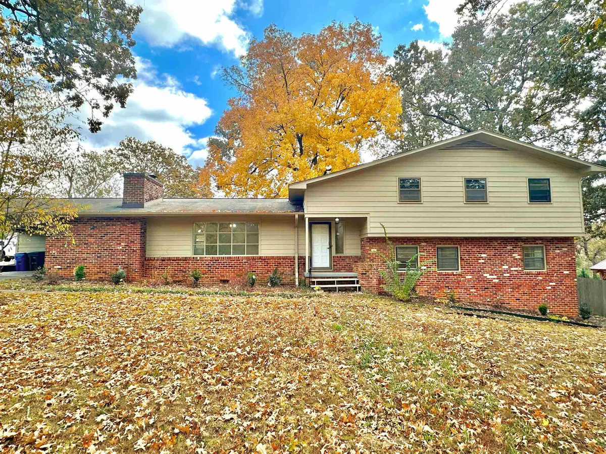 1818 Hermitage Dr, Florence, AL 35630 - Image #1