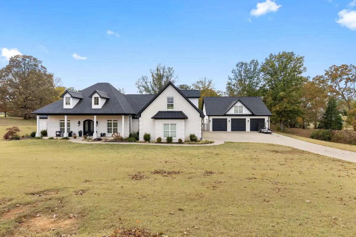 1211 Anna Dr, Tuscumbia, AL 35674 - Image #1