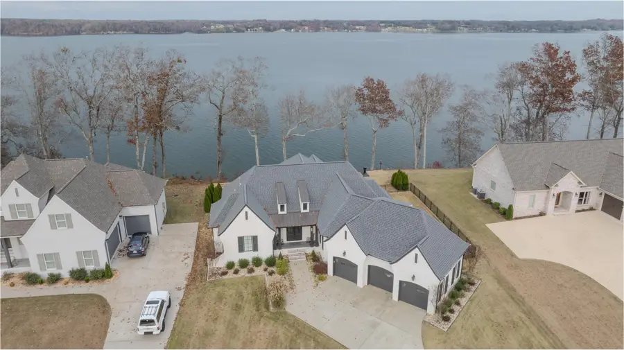 79 Crown Pointe Dr, Muscle Shoals, AL 35661 - Image #2