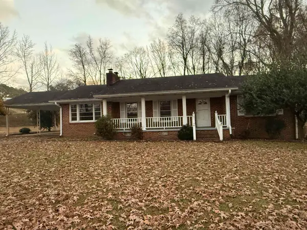 56 Lingerlost Rd, Killen, AL 35645