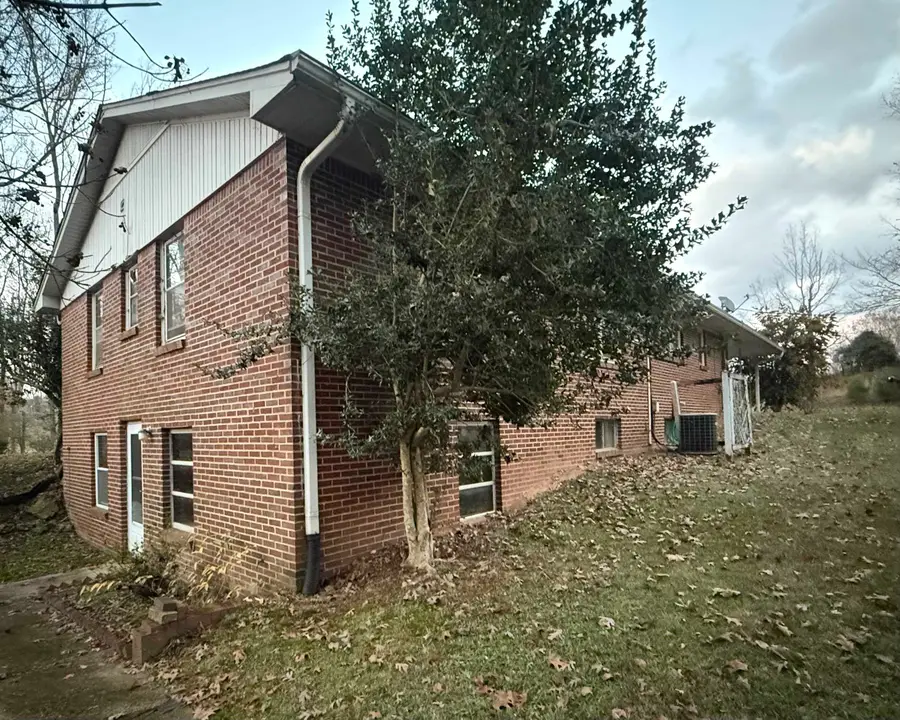 56 Lingerlost Rd, Killen, AL 35645 - Image #2