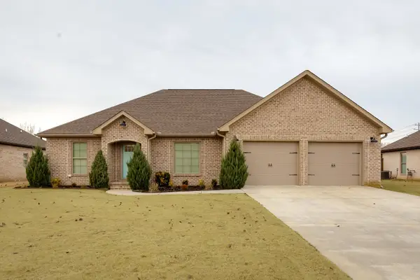 2017 Pleasant Dr, Muscle Shoals, AL 35661