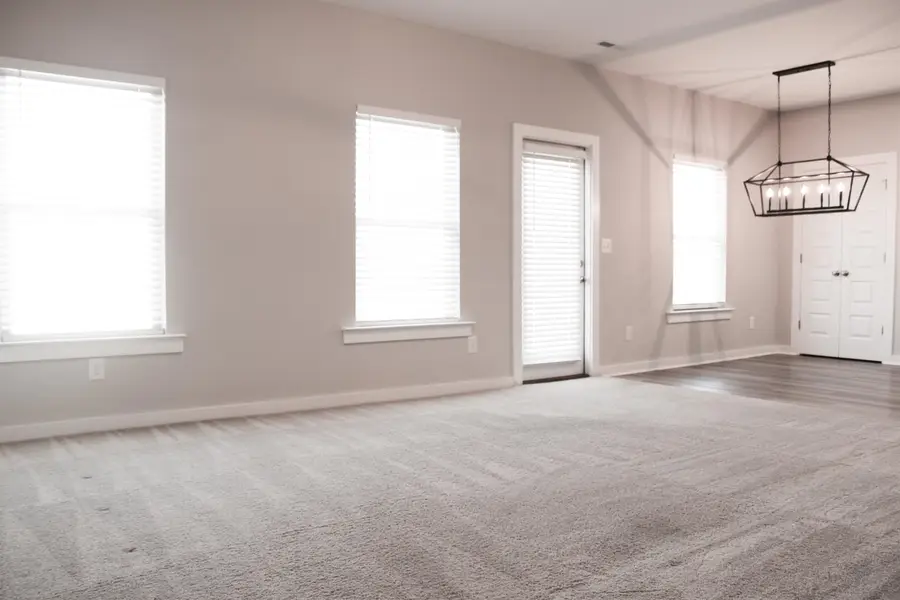 274 Graham Cir, Eva, AL 35621 - Image #2