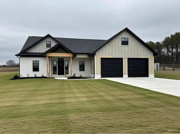 100 Hummingbird Way, Killen, AL 35645