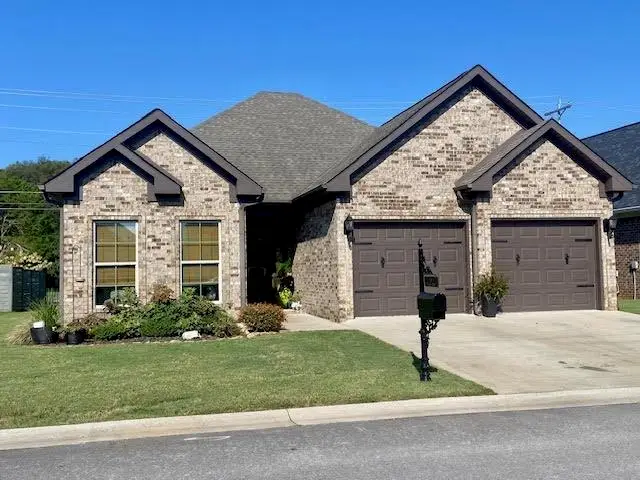 116 Willow Dr, Tuscumbia, AL 35674 - Image #1