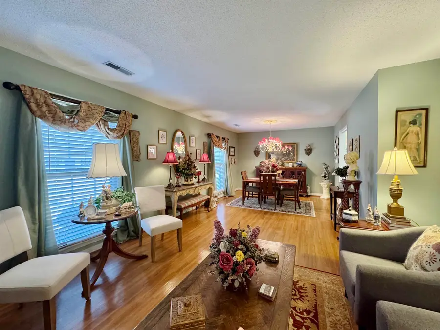 321 Crestwood Dr, Florence, AL 35633 - Image #3