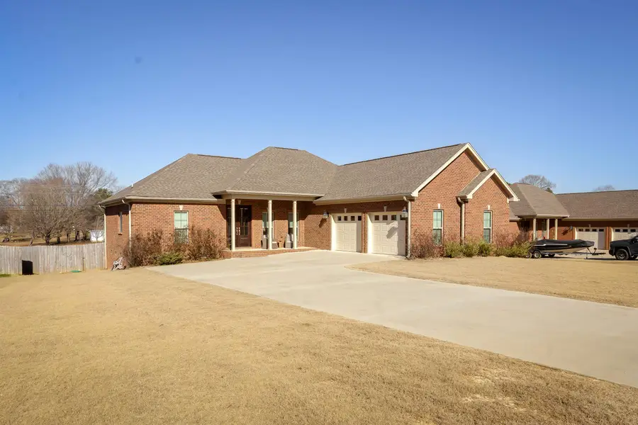 135 Oldenburg Dr, Killen, AL 35645 - Image #2