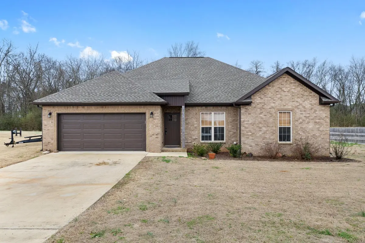 72 W Blue Heron Dr, Killen, AL 35645 - Image #1