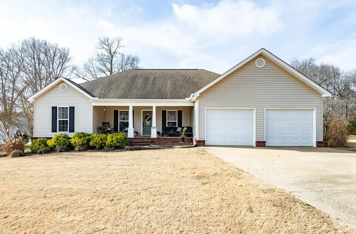 236 Chasebrook Dr, Killen, AL 35645 - Image #1