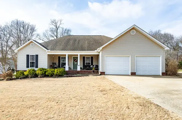 236 Chasebrook Dr, Killen, AL 35645