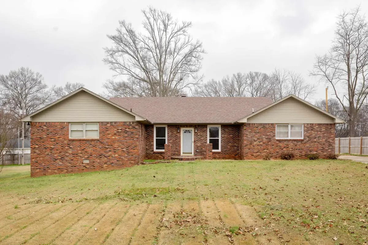 911 Michigan Ave, Muscle Shoals, AL 35661 - Image #1