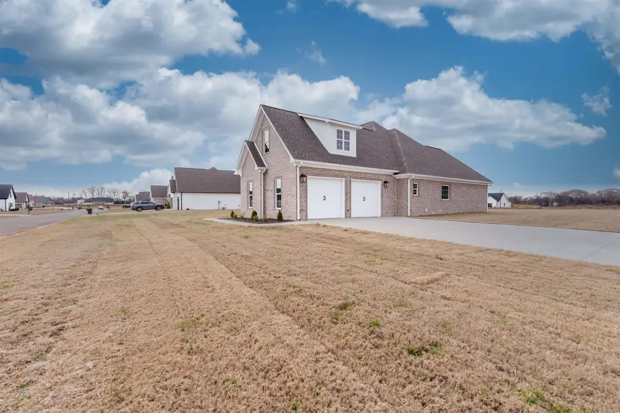 82 Todd Dr, Muscle Shoals, AL 35661 - Image #2