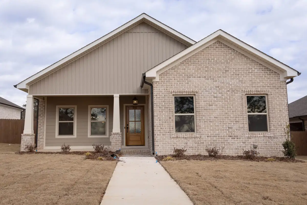 114 Silver Leaf Ln, Florence, AL 35633 - Image #1