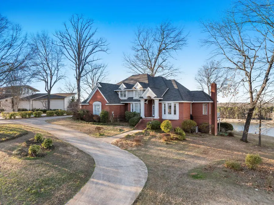 108 Holland Dr, Sheffield, AL 35660 - Image #2