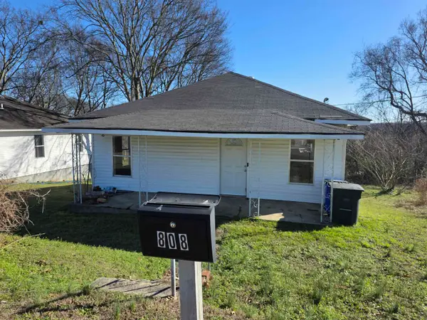 708 Park St, Florence, AL 35630