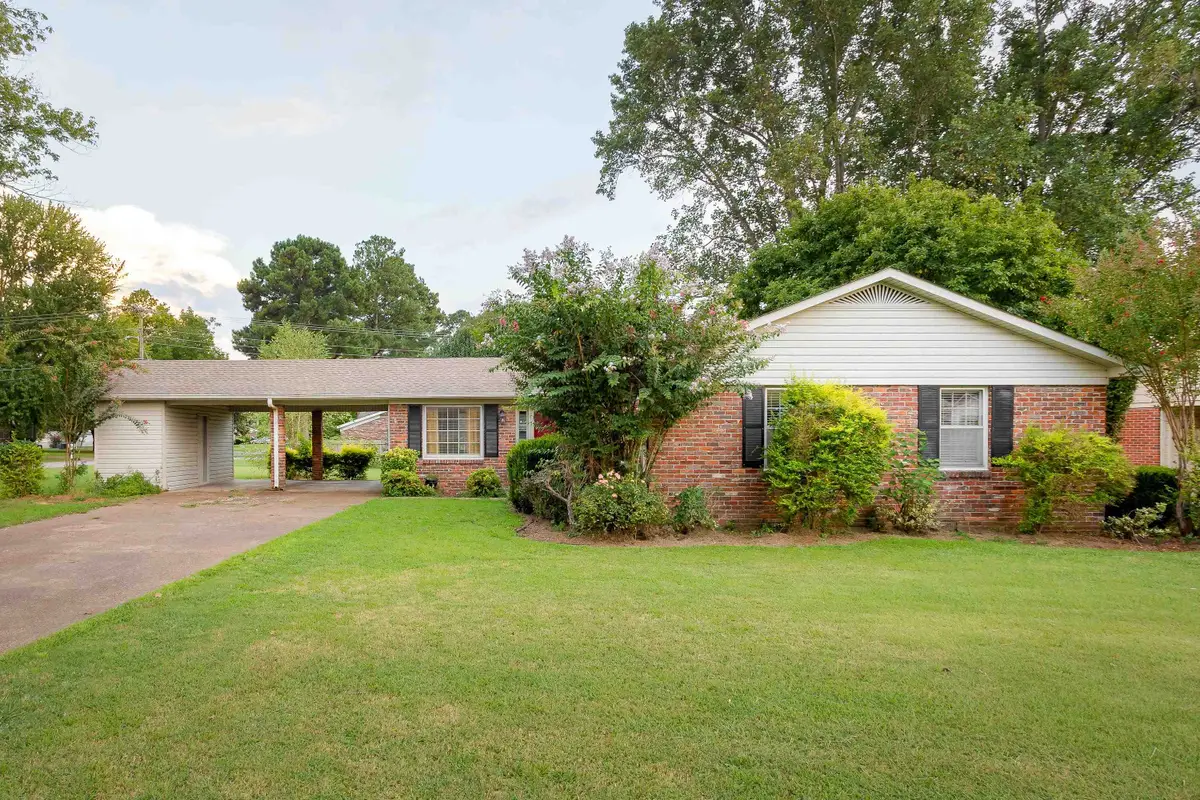 2126 Hixon Ave, Florence, AL 35630 - #1