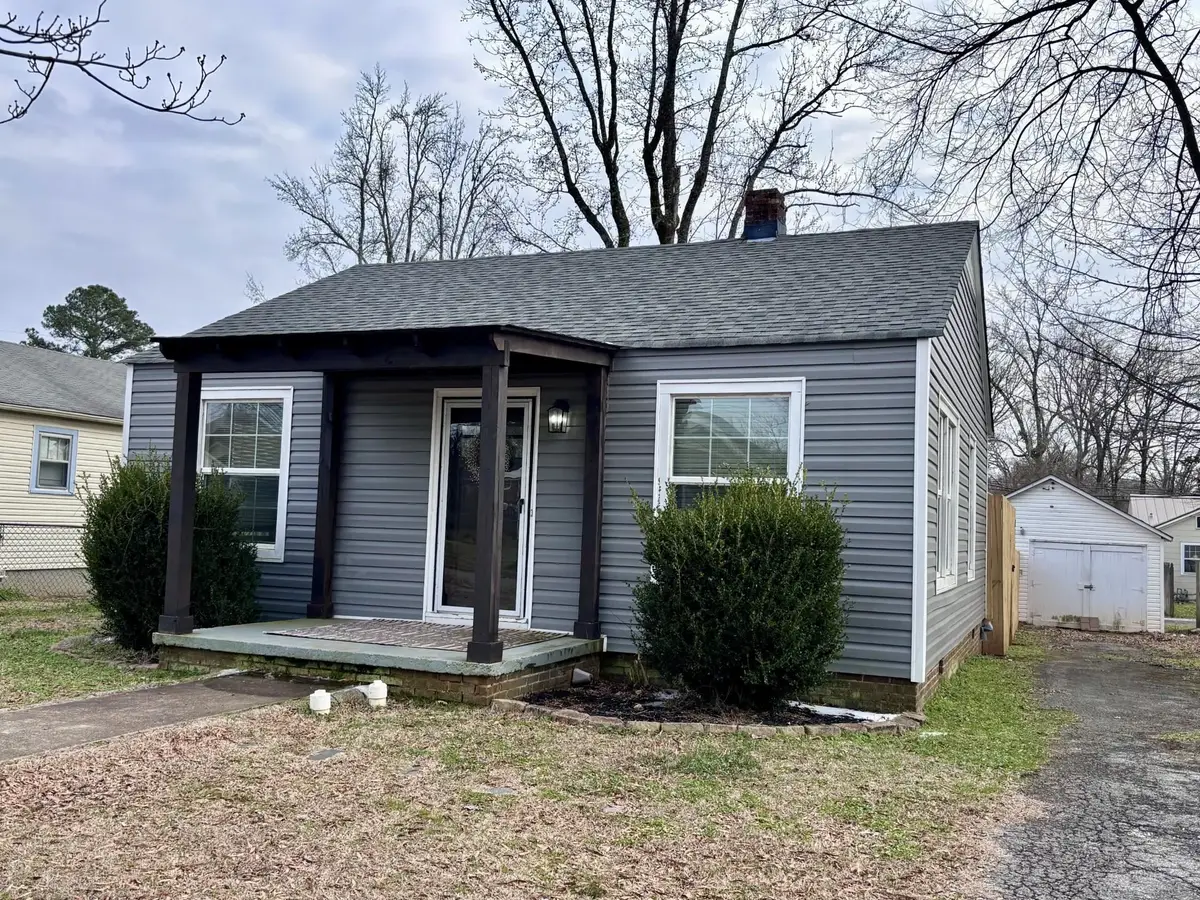 523 W Cleveland Ave, Florence, AL 35630 - #1