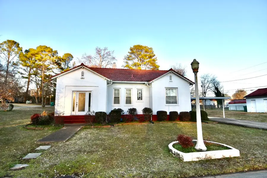 301 Watts Bar St, Sheffield, AL 35660 - #2