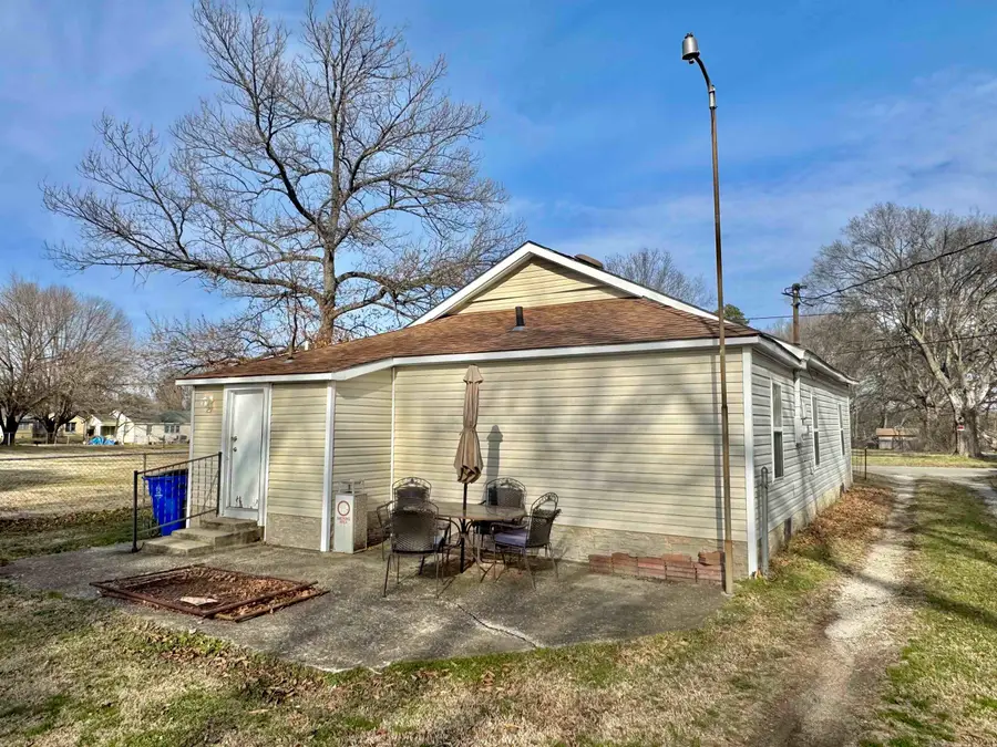 214 S Kirkman St, Florence, AL 35630 - #3