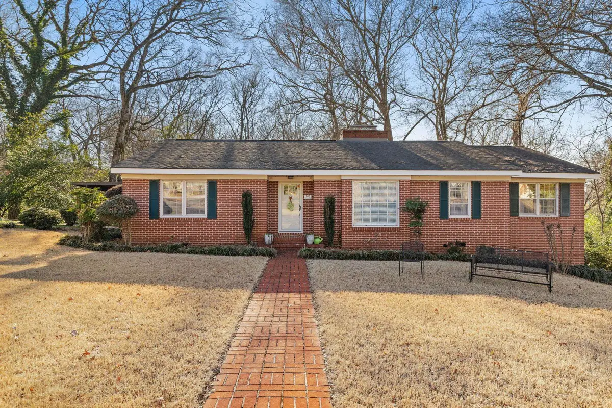 101 Lakewood Dr, Sheffield, AL 35660 - #1