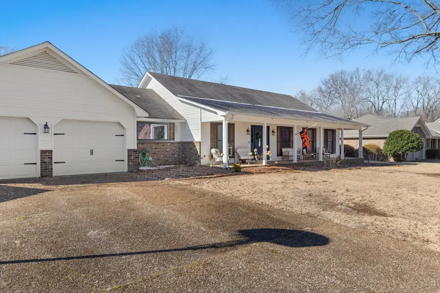 145 E Oak Hill Dr, Florence, AL 35630 - #2