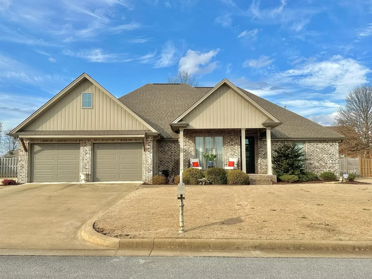 112 Sullivan Rd, Muscle Shoals, AL 35661 - #1