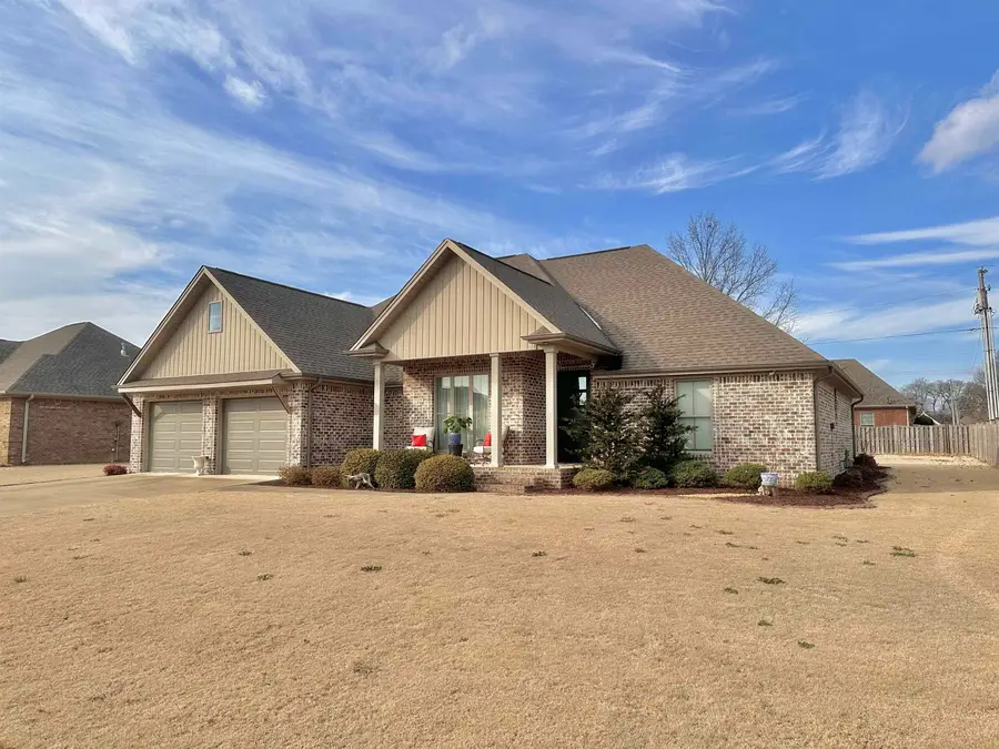 112 Sullivan Rd, Muscle Shoals, AL 35661 - #2
