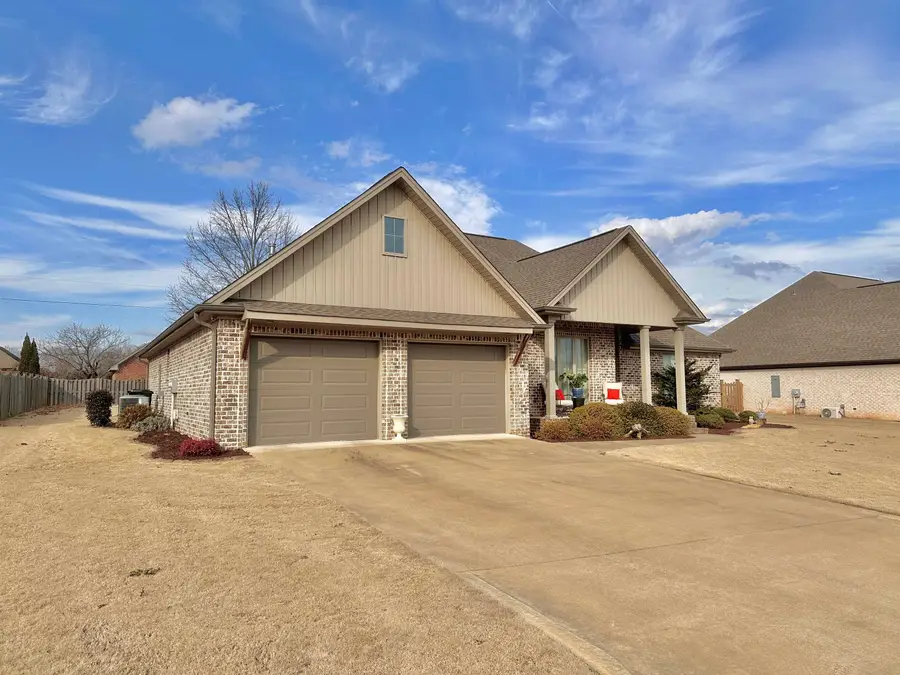 112 Sullivan Rd, Muscle Shoals, AL 35661 - #3