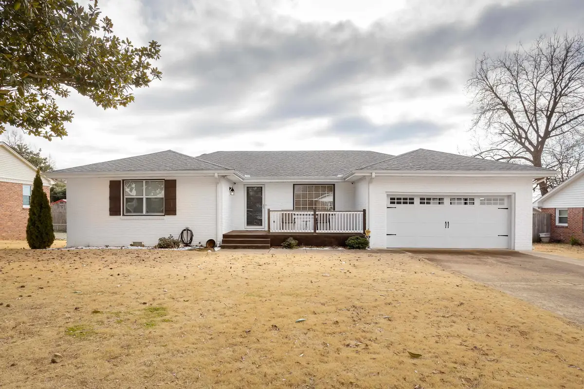 570 Hazelwood Dr, Florence, AL 35633 - #1