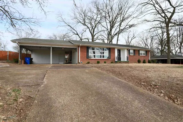 1422 Lawrence St, Florence, AL 35630