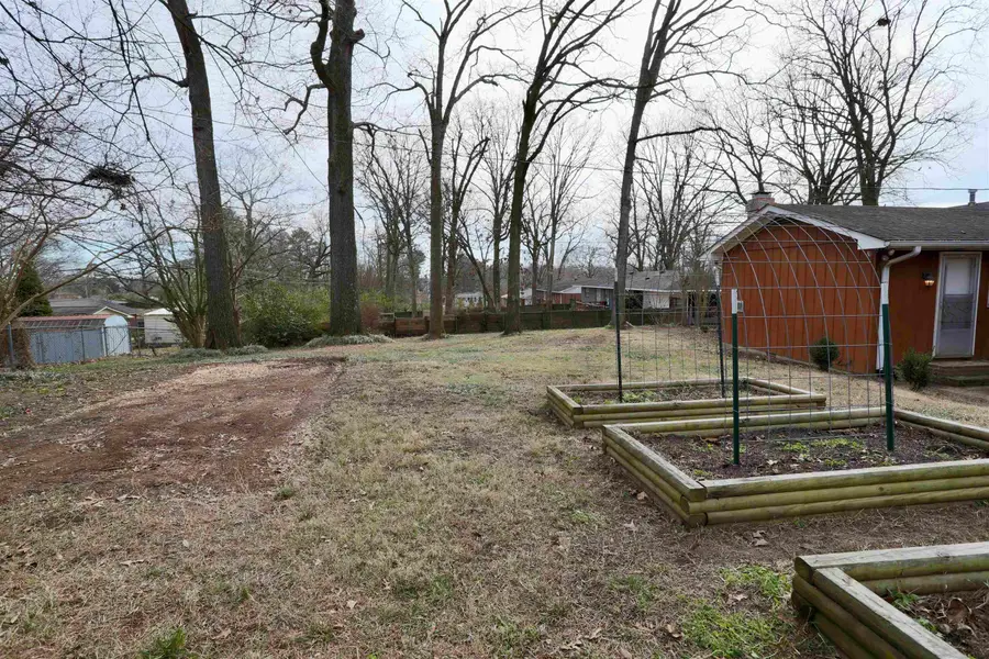 1422 Lawrence St, Florence, AL 35630 - #3