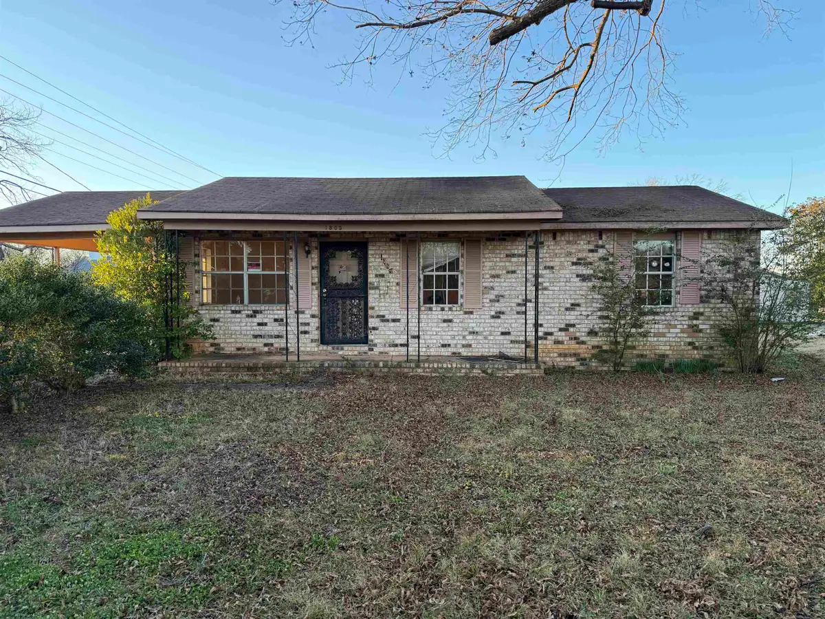 1805 E 9th Ave, Sheffield, AL 35660 - #1