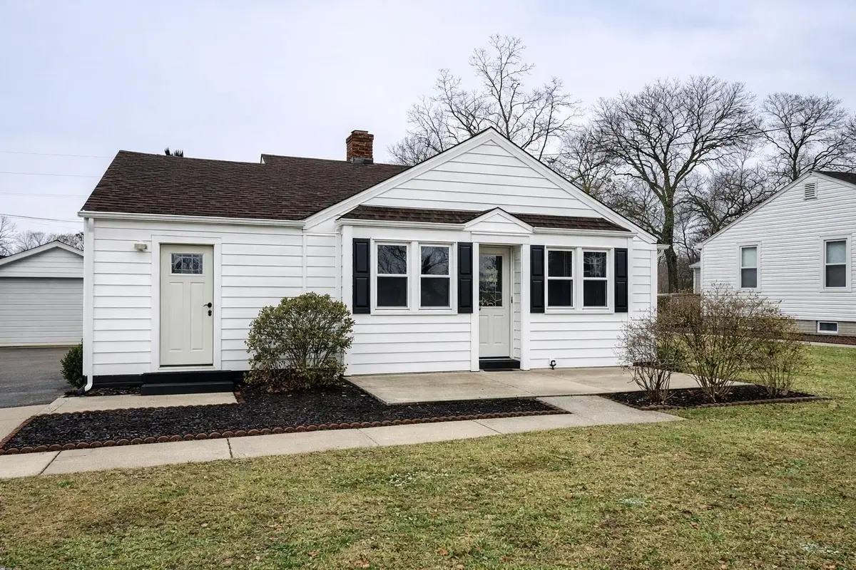 818 E Ford Ave, Muscle Shoals, AL 35661 - #1